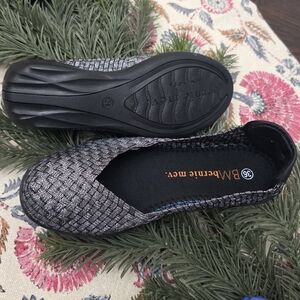 bernie mev. Women's Catwalk Flats in Black Shimmer